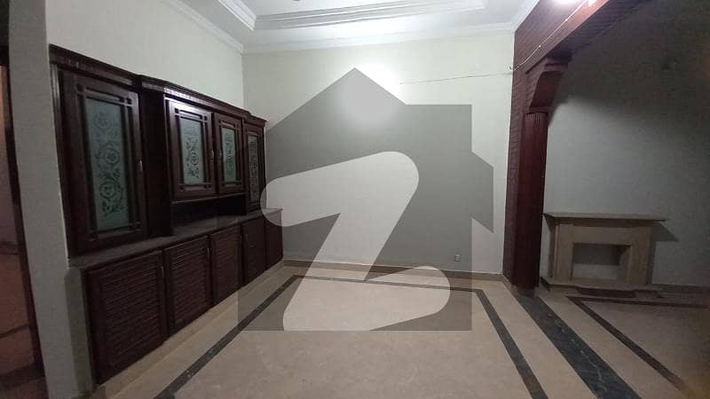 ایف ۔ 11/3 ایف ۔ 11 اسلام آباد میں 4 کمروں کا 9 مرلہ مکان 1.95 لاکھ میں کرایہ پر دستیاب ہے۔
