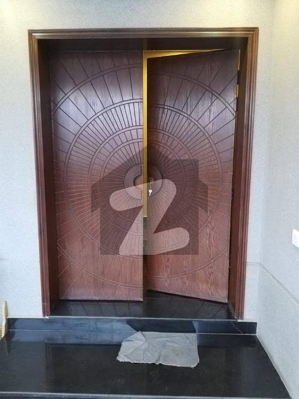 ڈیوائن گارڈنز ۔ بلاک سی ڈیوائن گارڈنز لاہور میں 4 کمروں کا 10 مرلہ مکان 3.15 کروڑ میں برائے فروخت۔