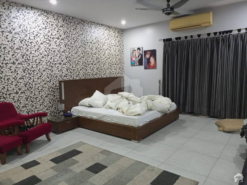 خیابان کالونی 2 فیصل آباد میں 7 کمروں کا 16 مرلہ مکان 1.15 کروڑ میں برائے فروخت۔
