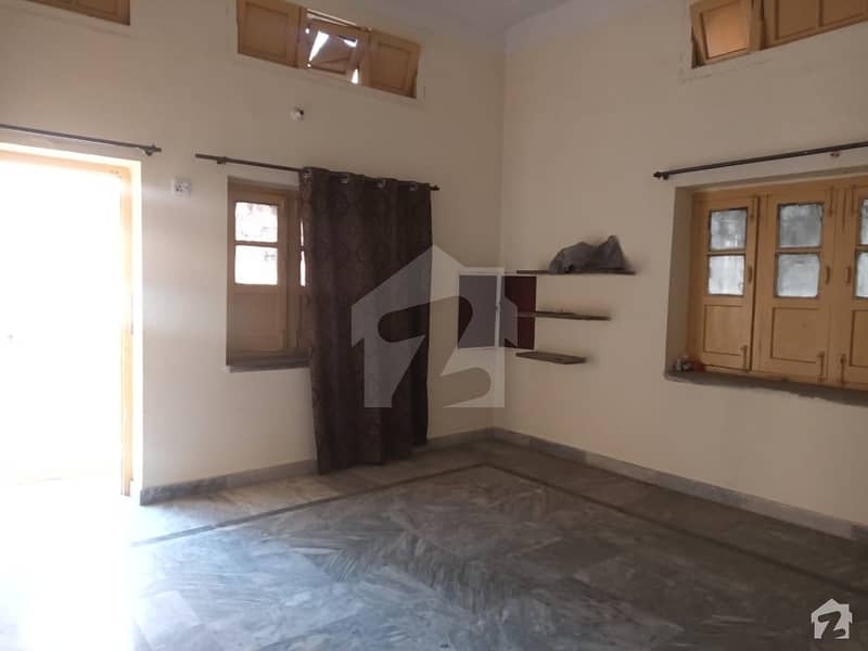 12 Marla Upper Portion In Samanabad - Block N Of Lahore Is Available For Rent