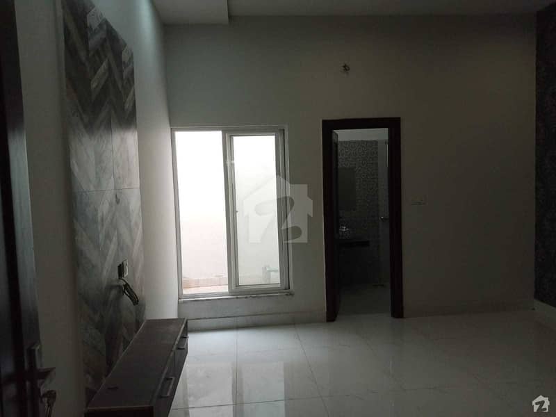 گلبرگ ویلی فیصل آباد میں 3 کمروں کا 7 مرلہ مکان 1.75 کروڑ میں برائے فروخت۔
