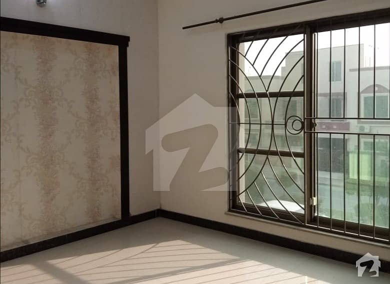 1100 Square Feet Flat In Model Town For Sale