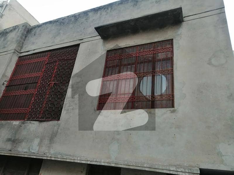 اچھرہ لاہور میں 6 کمروں کا 6 مرلہ مکان 90 لاکھ میں برائے فروخت۔