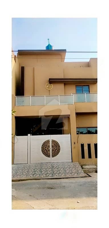 ستیانہ روڈ فیصل آباد میں 5 کمروں کا 5 مرلہ مکان 1.35 کروڑ میں برائے فروخت۔