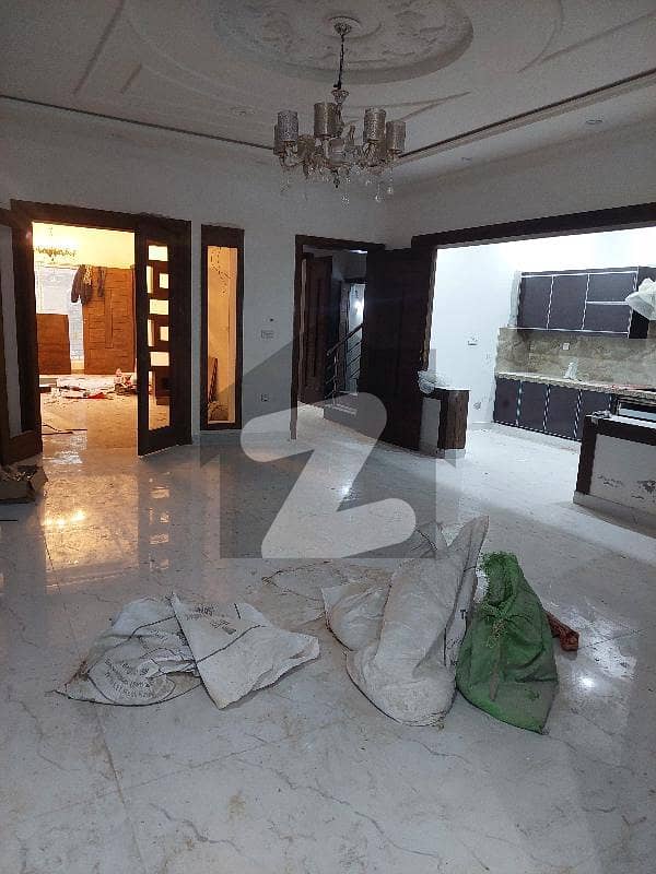 آرکیٹیکٹس انجنیئرز ہاؤسنگ سوسائٹی لاہور میں 5 کمروں کا 10 مرلہ مکان 2.6 کروڑ میں برائے فروخت۔
