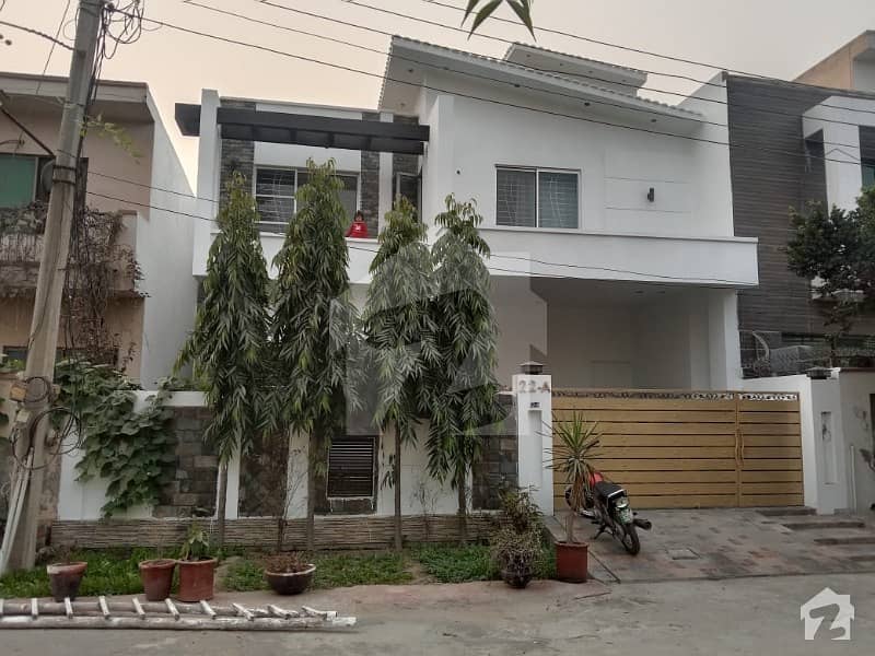 گرین ایوینیو ہاؤسنگ سوسائٹی کینٹ لاہور میں 5 کمروں کا 10 مرلہ مکان 2.35 کروڑ میں برائے فروخت۔
