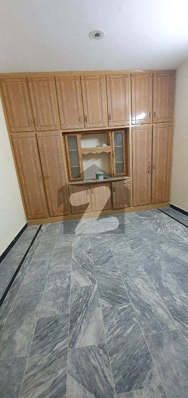 لالہ زارکالونی پشاور میں 9 کمروں کا 6 مرلہ مکان 2 کروڑ میں برائے فروخت۔