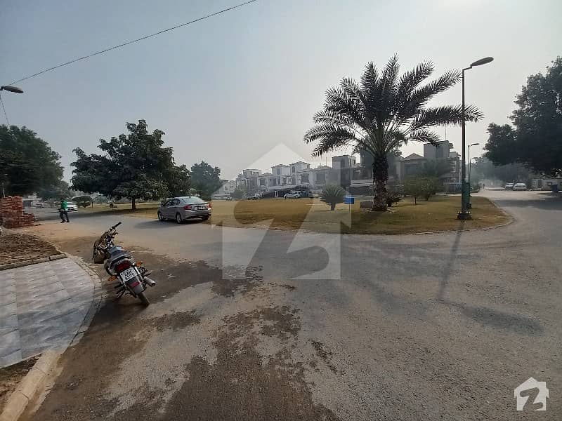 عوامی ولاز - بلاک ایچ عوامی ولاز بحریہ آرچرڈ لاہور میں 10 مرلہ رہائشی پلاٹ 6.3 کروڑ میں برائے فروخت۔