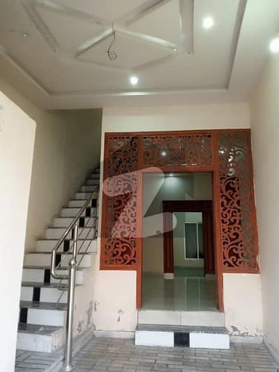 سیالکوٹ بائی پاس گوجرانوالہ میں 3 کمروں کا 2 مرلہ مکان 37.5 لاکھ میں برائے فروخت۔