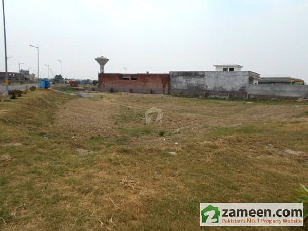 Residential Plot For Sale In Iqbal Avenue