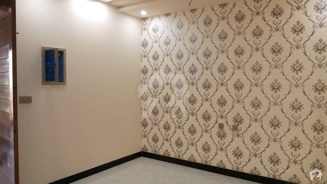 ایڈن ایگزیکیٹو ایڈن گارڈنز فیصل آباد میں 4 کمروں کا 5 مرلہ مکان 45 ہزار میں کرایہ پر دستیاب ہے۔