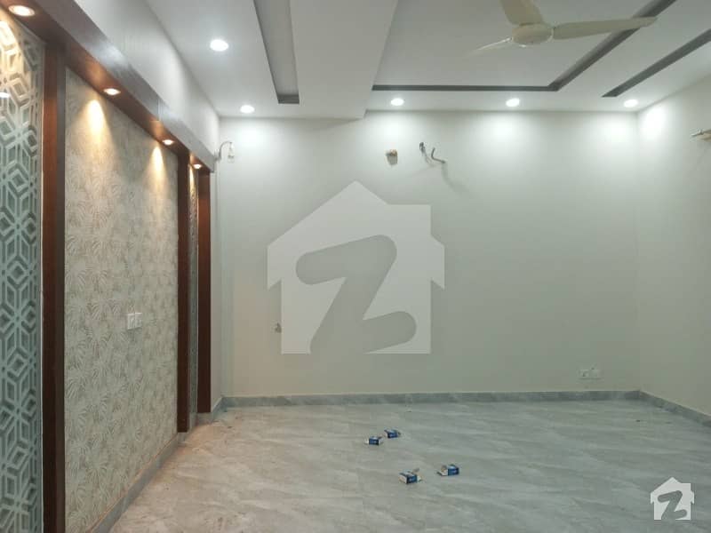 این ایف سی 1 لاہور میں 3 کمروں کا 1 کنال بالائی پورشن 75 ہزار میں کرایہ پر دستیاب ہے۔