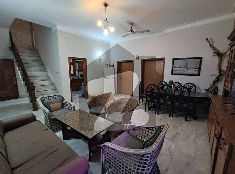گلشنِ راوی لاہور میں 4 کمروں کا 10 مرلہ مکان 3.7 کروڑ میں برائے فروخت۔