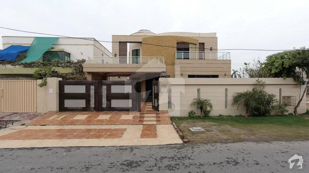 1 Kanal Beautiful Bungalow With Basement For Sale In Aa Block Phase 4 Dha Lahore.