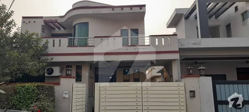 10 Marla  Like A Brand New House Used Next Corner Central Park Society Model Town Link Road
