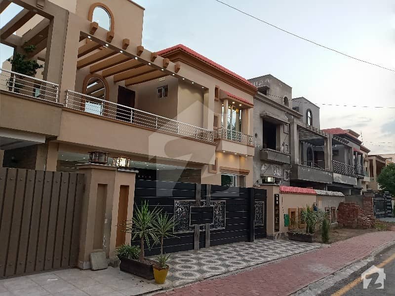 2700 Square Feet House In Bahria Town Sector A For Sale