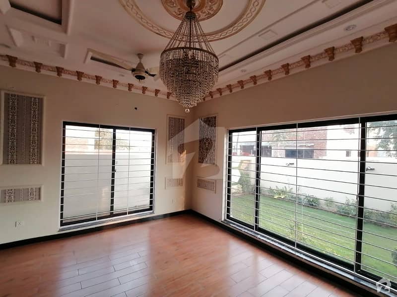 بحریہ ٹاؤن رفیع بلاک بحریہ ٹاؤن سیکٹر ای بحریہ ٹاؤن لاہور میں 7 کمروں کا 10 مرلہ مکان 2.6 کروڑ میں برائے فروخت۔