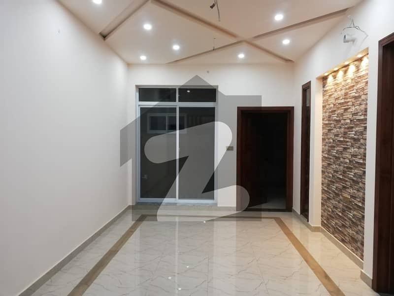 مکہ گارڈن فیصل آباد میں 3 کمروں کا 5 مرلہ مکان 1.2 کروڑ میں برائے فروخت۔