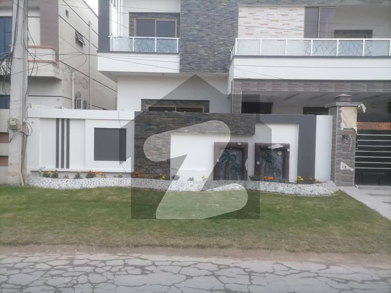 2 Kanal House In Garden Town For sale