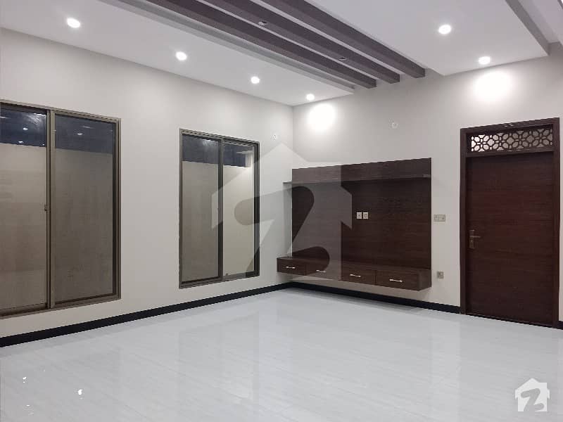 گلشنِ معمار - سیکٹر کیو گلشنِ معمار گداپ ٹاؤن کراچی میں 6 کمروں کا 10 مرلہ مکان 2.9 کروڑ میں برائے فروخت۔