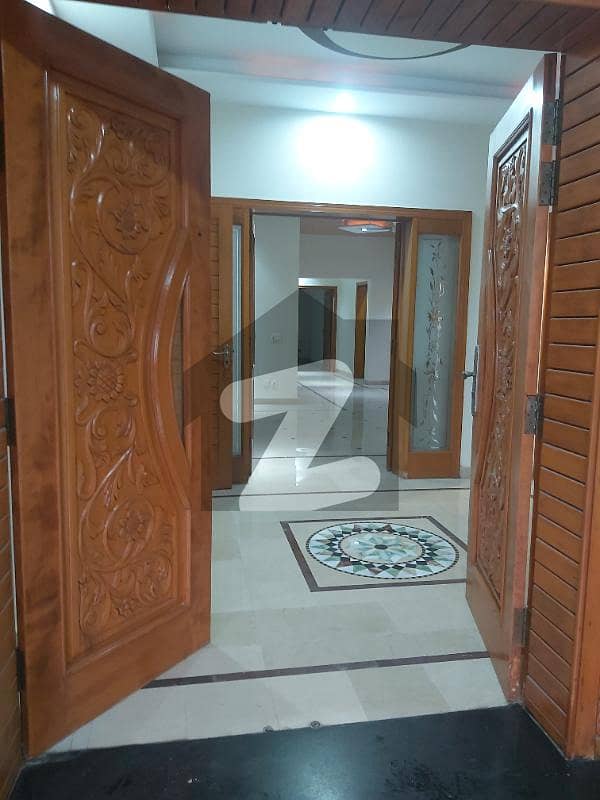 ویلینشیاء ۔ بلاک سی ویلینشیاء ہاؤسنگ سوسائٹی لاہور میں 5 کمروں کا 1 کنال مکان 4.65 کروڑ میں برائے فروخت۔