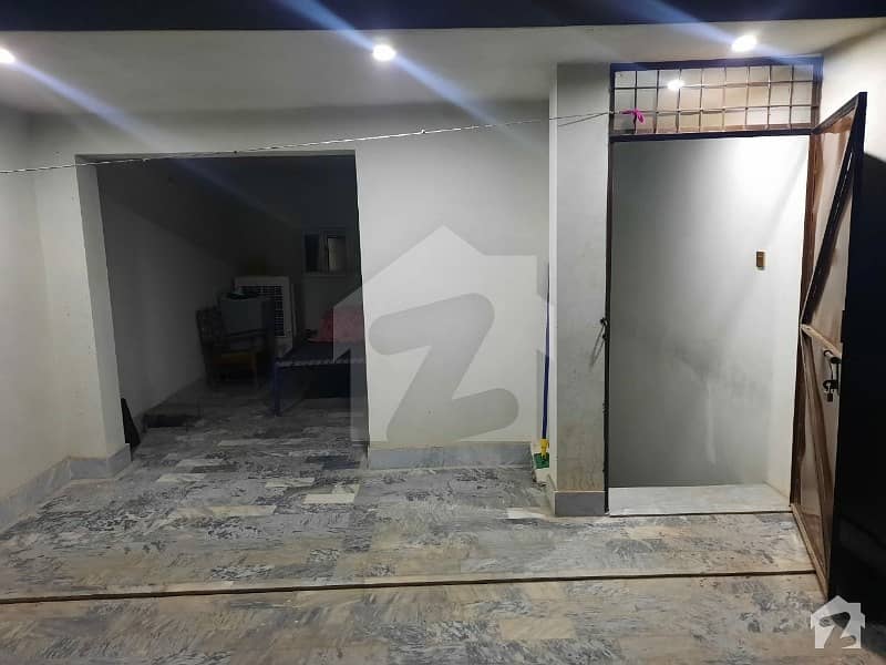 لوئر کینال روڈ فیصل آباد میں 3 کمروں کا 2 مرلہ مکان 65 لاکھ میں برائے فروخت۔