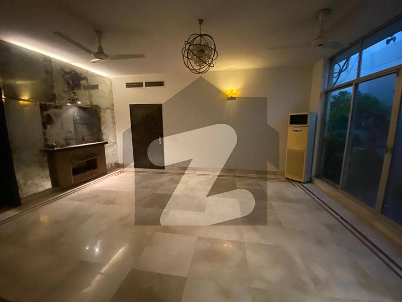 ماڈل ٹاؤن ۔ بلاک جے ماڈل ٹاؤن لاہور میں 7 کمروں کا 2.5 کنال مکان 14.75 کروڑ میں برائے فروخت۔