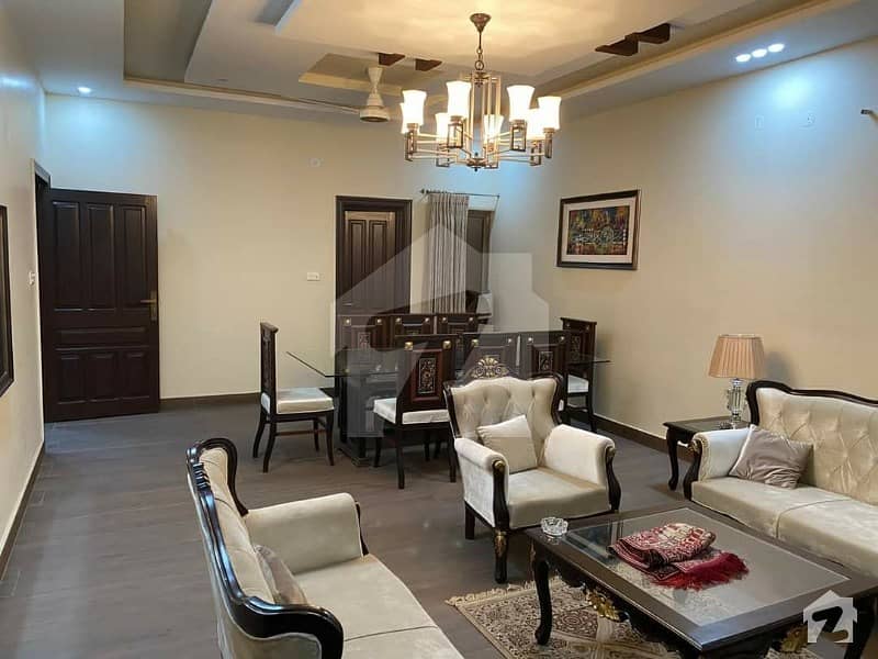 ایڈن گارڈنز فیصل آباد میں 5 کمروں کا 13 مرلہ مکان 3.5 کروڑ میں برائے فروخت۔