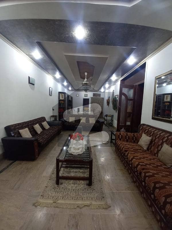 والٹن روڈ لاہور میں 4 کمروں کا 5 مرلہ مکان 1.5 کروڑ میں برائے فروخت۔