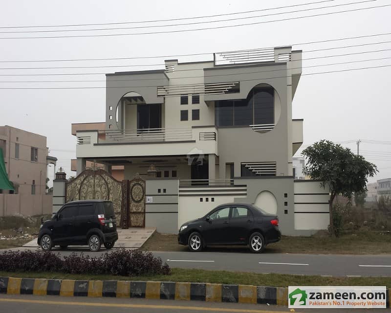 1 Kanal Facing Park New House For Sale