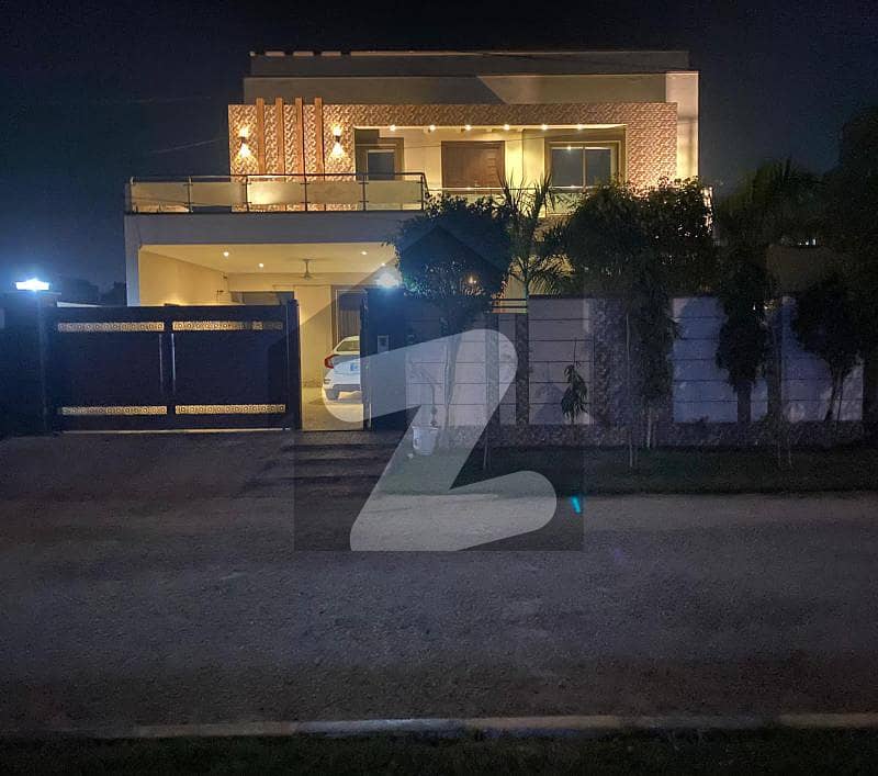ایڈن گارڈنز فیصل آباد میں 6 کمروں کا 13 مرلہ مکان 3.5 کروڑ میں برائے فروخت۔