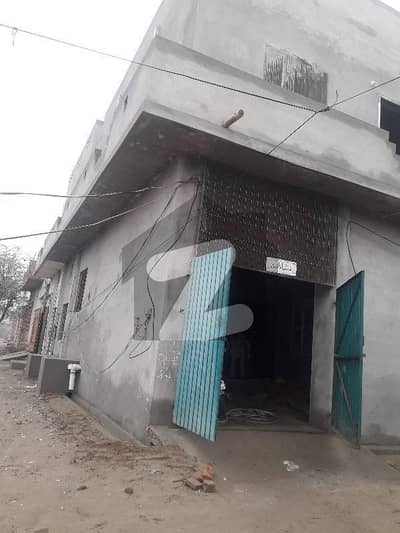 Prominently-Located 900 Square Feet House Available In Chak Jhumra