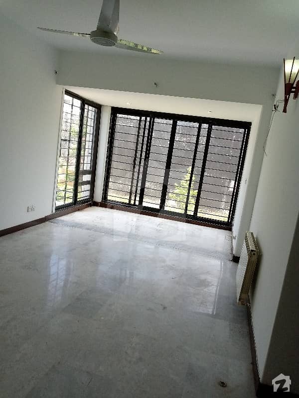 Triple Storey Full House Available For Ren In E-11 Islamabad