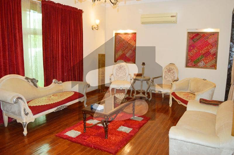 ڈی ایچ اے فیز 8 - بلاک کیو ڈی ایچ اے فیز 8 ڈیفنس (ڈی ایچ اے) لاہور میں 4 کمروں کا 10 مرلہ مکان 3.6 کروڑ میں برائے فروخت۔