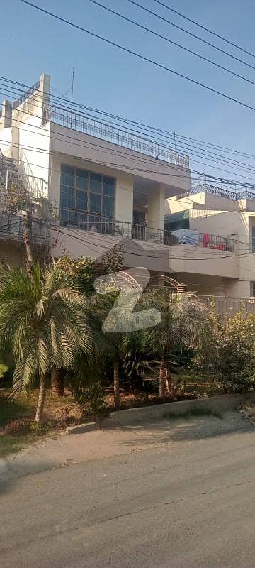 علامہ اقبال ٹاؤن ۔ راوی بلاک علامہ اقبال ٹاؤن لاہور میں 6 کمروں کا 10 مرلہ مکان 2.85 کروڑ میں برائے فروخت۔