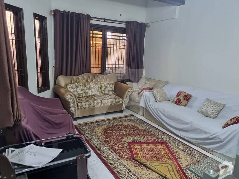 گلستانِِ جوہر ۔ بلاک 12 گلستانِ جوہر کراچی میں 8 کمروں کا 10 مرلہ مکان 4.25 کروڑ میں برائے فروخت۔