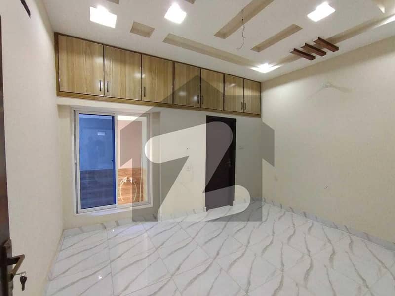 ستارہ گولڈ سٹی ستیانہ روڈ فیصل آباد میں 4 کمروں کا 10 مرلہ مکان 3.5 کروڑ میں برائے فروخت۔