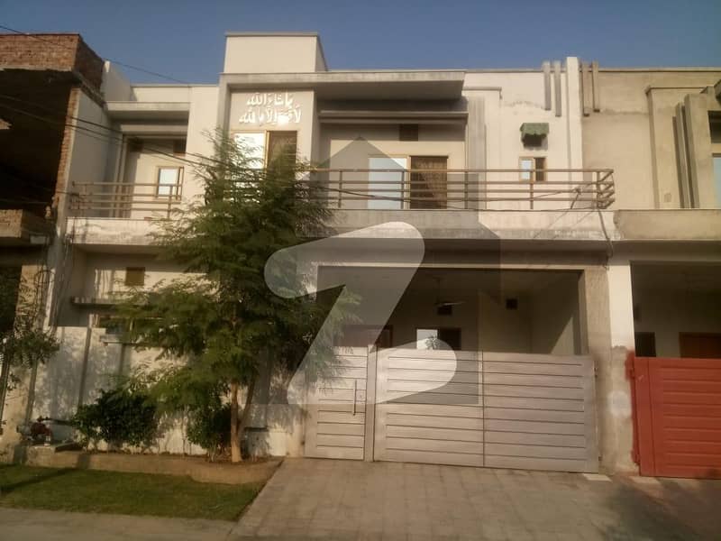 خیابان-اے-منظور فیصل آباد میں 5 کمروں کا 6 مرلہ مکان 90 لاکھ میں برائے فروخت۔