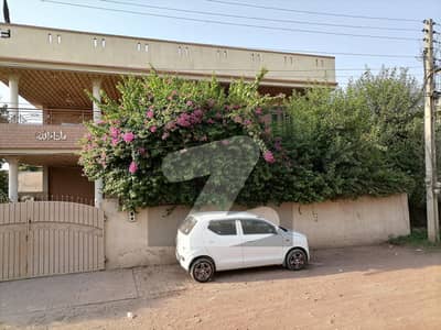 فتح شیر کالونی ساہیوال میں 7 کمروں کا 9 مرلہ مکان 1.7 کروڑ میں برائے فروخت۔