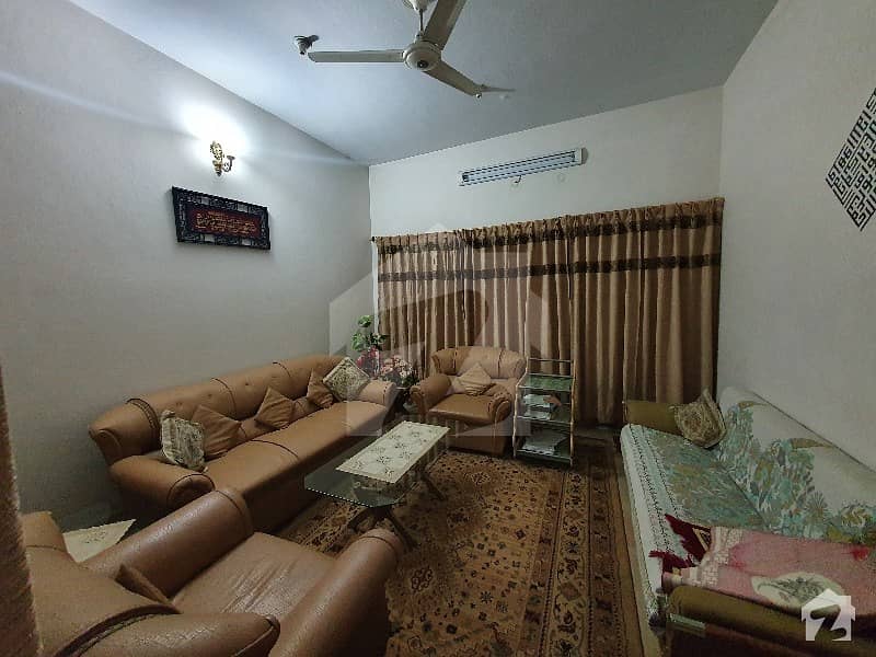 ظفر الحق روڈ راولپنڈی میں 6 کمروں کا 5 مرلہ مکان 2 کروڑ میں برائے فروخت۔