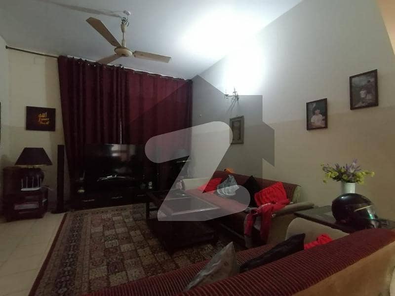 گلبرگ 2 گلبرگ لاہور میں 4 کمروں کا 10 مرلہ مکان 3.9 کروڑ میں برائے فروخت۔