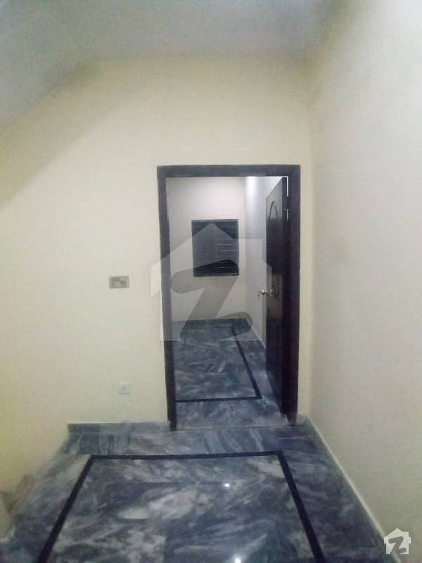 کماہاں روڈ لاہور میں 2 کمروں کا 2 مرلہ مکان 32 لاکھ میں برائے فروخت۔
