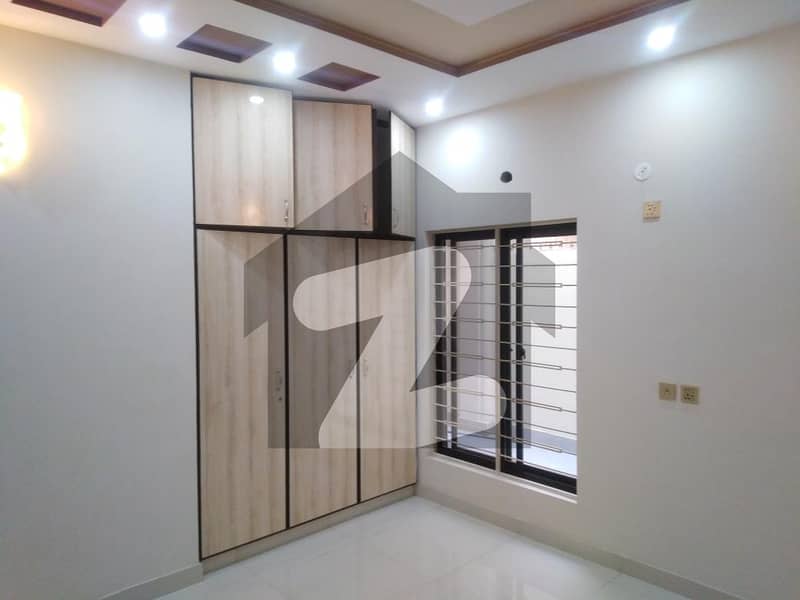 ریونیو سوسائٹی - بلاک بی ریوینیو سوسائٹی لاہور میں 5 کمروں کا 8 مرلہ مکان 2.35 کروڑ میں برائے فروخت۔