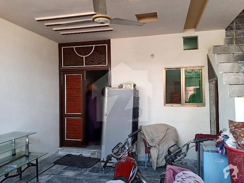 ستیانہ روڈ فیصل آباد میں 5 کمروں کا 4 مرلہ مکان 80 لاکھ میں برائے فروخت۔