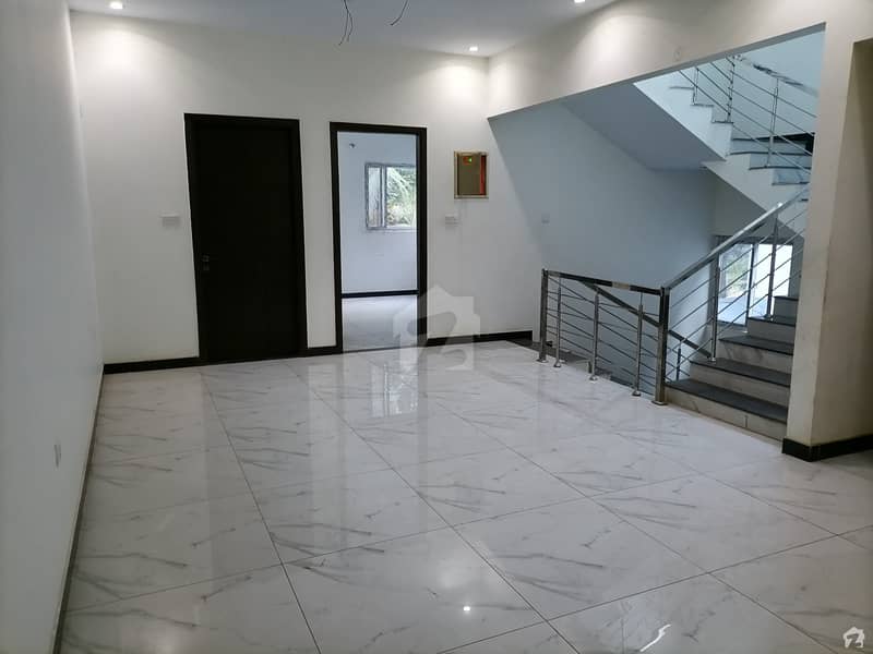 Town House Available For Sale In Kashmir Road