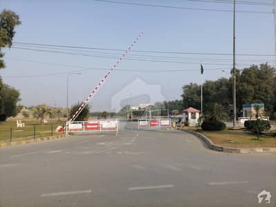 گرینڈ ایوینیوز ہاؤسنگ سکیم لاہور میں 5 مرلہ رہائشی پلاٹ 34 لاکھ میں برائے فروخت۔