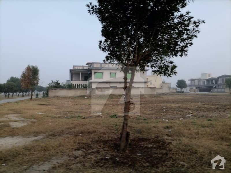 گرینڈ ایوینیوز ہاؤسنگ سکیم لاہور میں 10 مرلہ رہائشی پلاٹ 40.5 لاکھ میں برائے فروخت۔