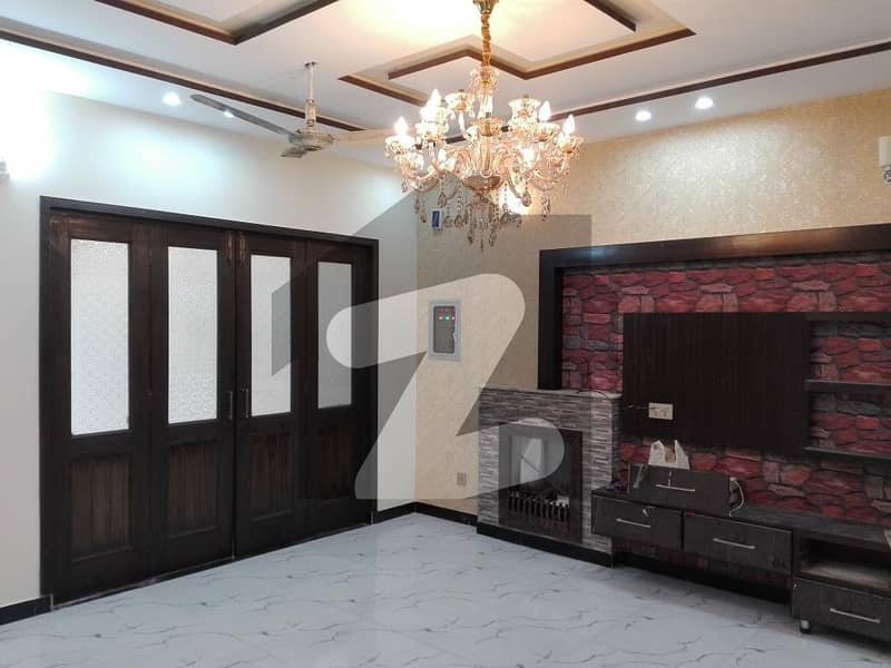 این ایف سی 1 - بلاک سی (این ای) این ایف سی 1 لاہور میں 5 کمروں کا 10 مرلہ مکان 2.3 کروڑ میں برائے فروخت۔