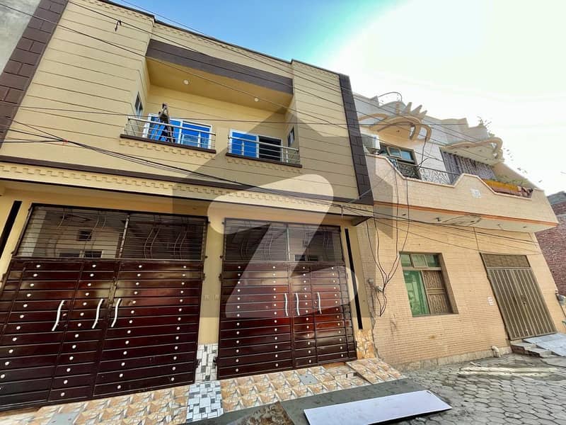House For sale Situated In Samanzar Colony