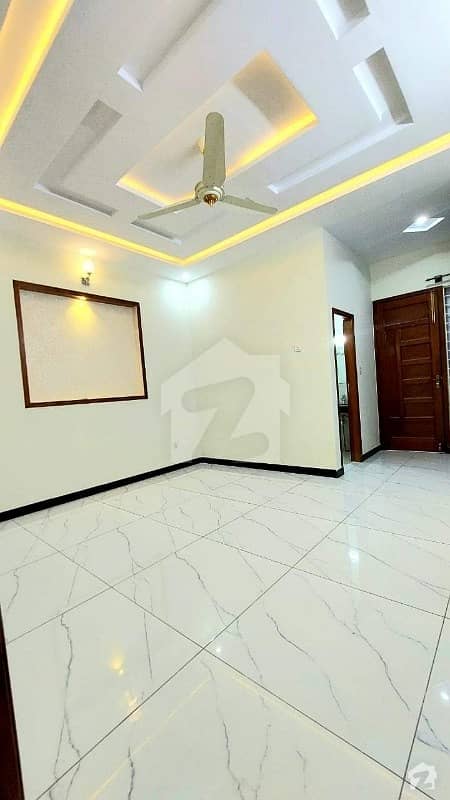 پی ڈبلیو ڈی ہاؤسنگ سکیم اسلام آباد میں 6 کمروں کا 14 مرلہ مکان 3.8 کروڑ میں برائے فروخت۔